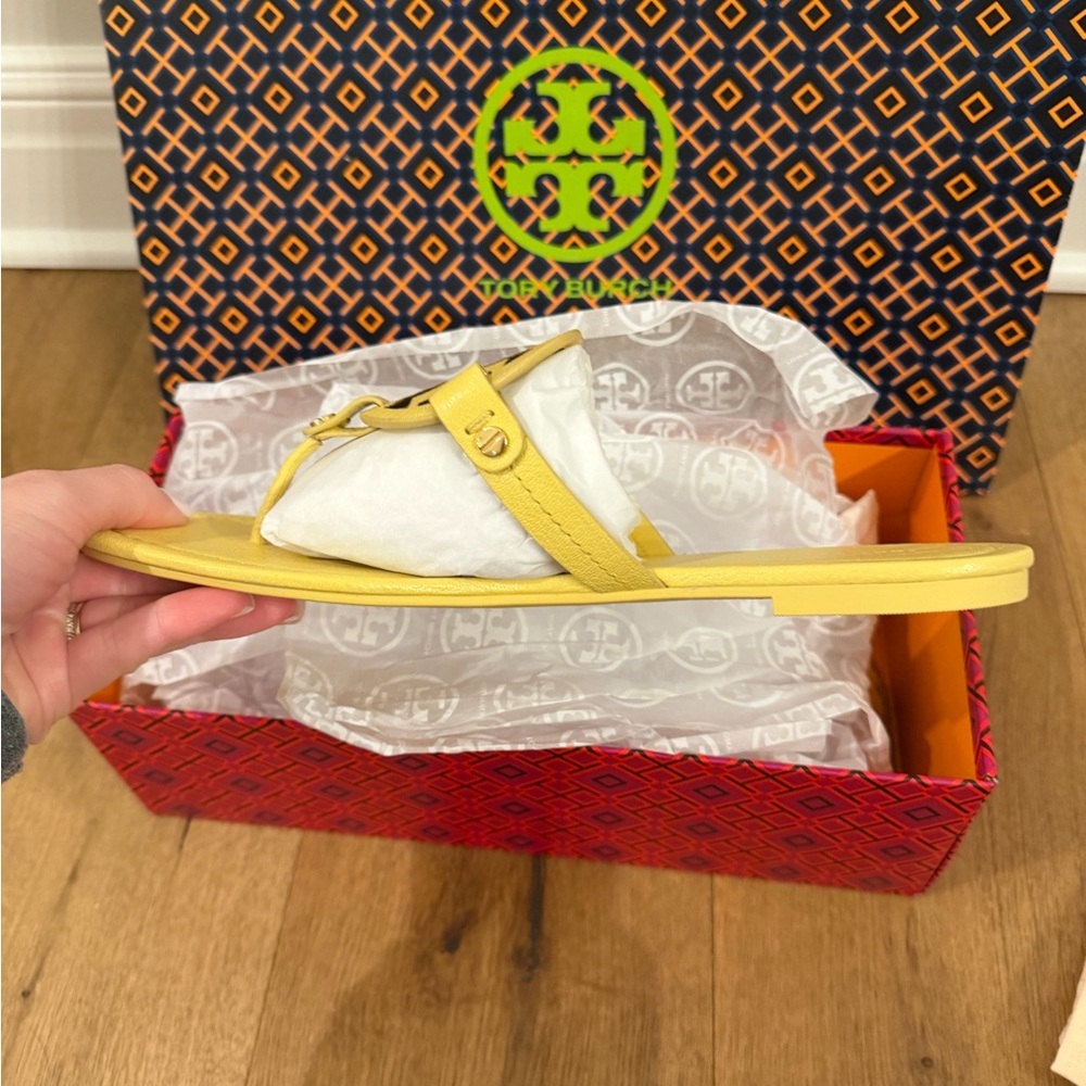 Tory Burch Yellow Logo Leather Thong Sandals - Picture 5 of 7